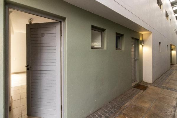 Apartment / Flat For Rent in Woodstock, Cape Town